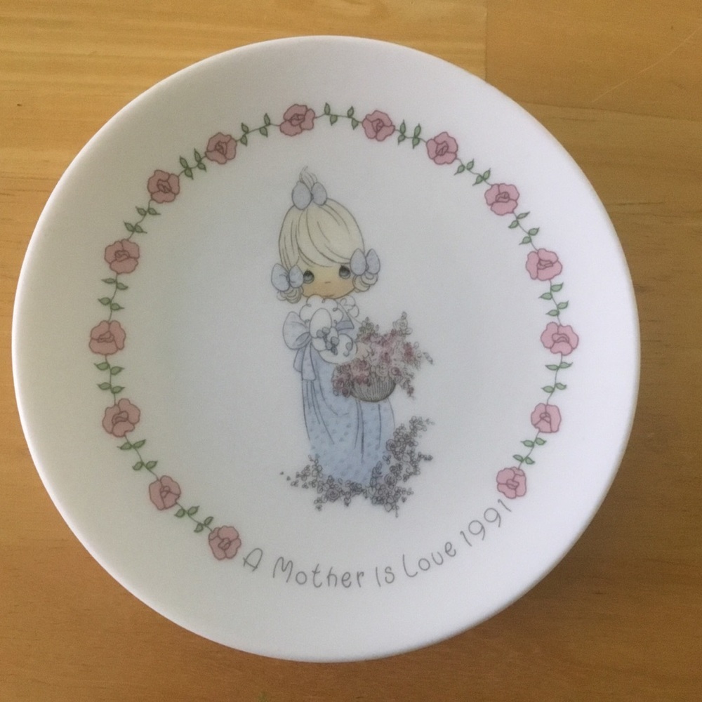 Precious Moments A Mother Is Love 1991- 4 inch plate